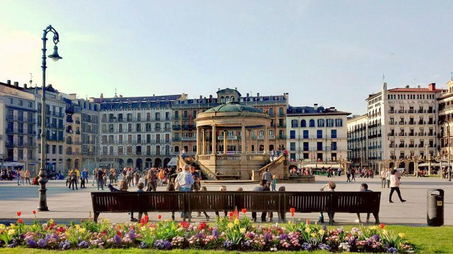 Espacioso Apartamento En El Centro De Pamplona Eksteriør bilde
